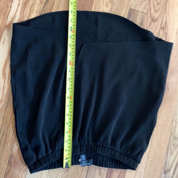 Black mini skirt with pockets - Picture 13 of 13